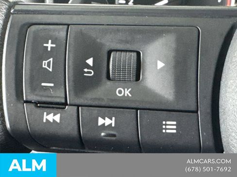 Used 2024 Nissan Rogue S FWD image 27