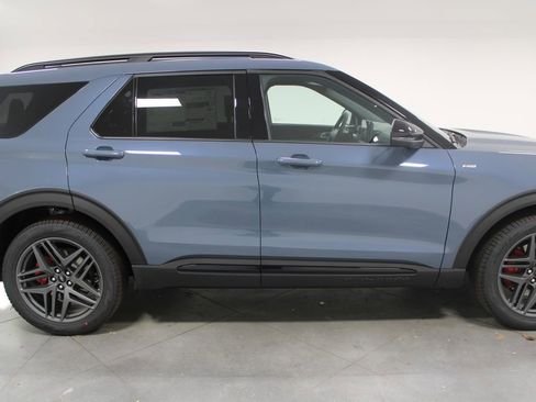New 2026 Ford Explorer ST-Line w/ ST-Line Street Pack RWD image 10