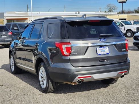 Used 2016 Ford Explorer XLT w/ Equipment Group 202A image 7