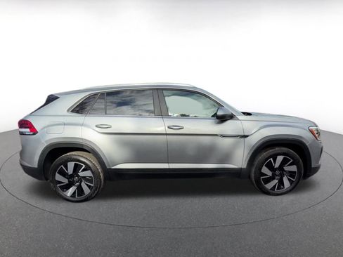 Used 2025 Volkswagen Atlas Cross Sport SE image 16