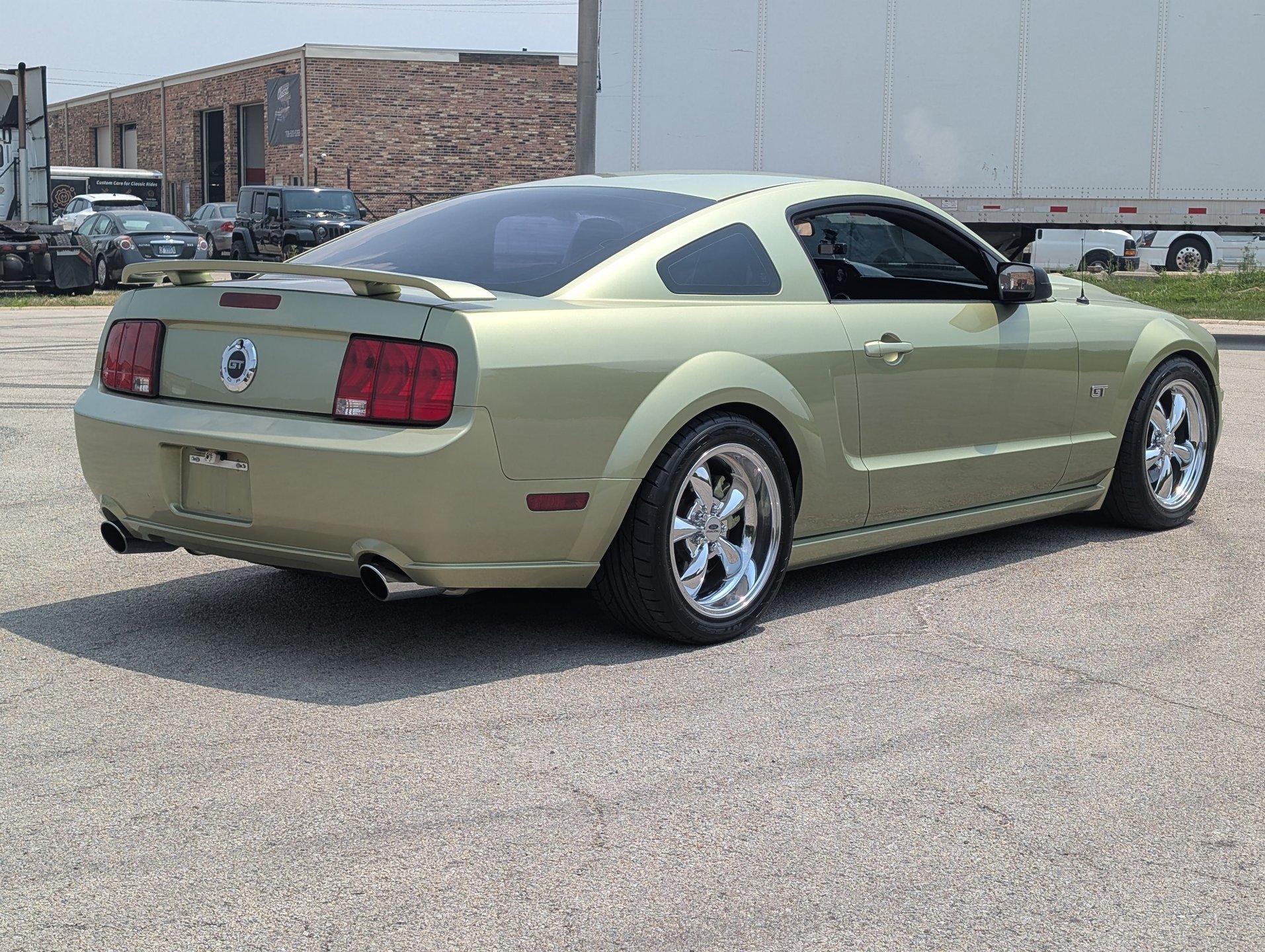Used 2005 Ford Mustang GT Premium RWD image 3