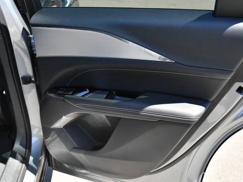 Used 2024 Cadillac Lyriq Tech RWD image 47