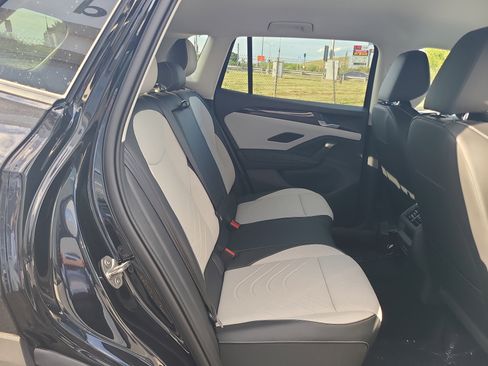 New 2025 Volkswagen Tiguan SE AWD/4WD image 14