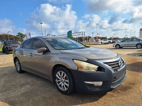 Used 2015 Nissan Altima 2.5 S w/ Power Driver Seat Package FWD image 3