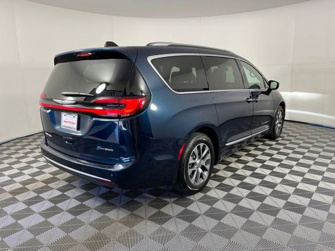 Used 2023 Chrysler Pacifica Pinnacle FWD image 18