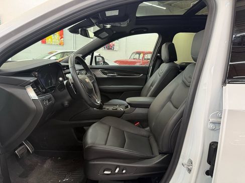 Used 2025 Cadillac XT6 Sport w/ LPO, Floor Liner Package AWD/4WD image 10