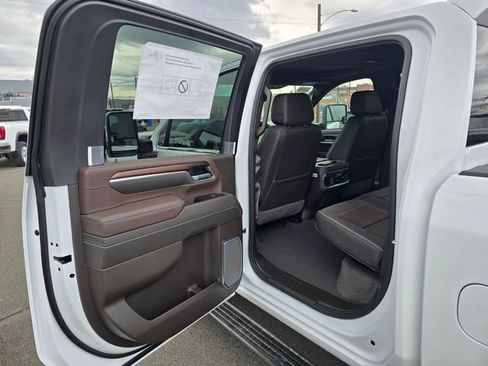 New 2026 GMC Sierra 3500 Denali w/ Denali Reserve Package AWD/4WD image 16