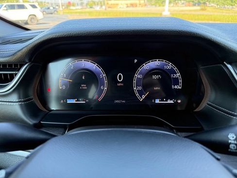 Used 2025 Jeep Grand Cherokee Limited RWD image 16