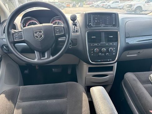 Used 2018 Dodge Grand Caravan SE w/ UConnect Hands-Free Group FWD image 30