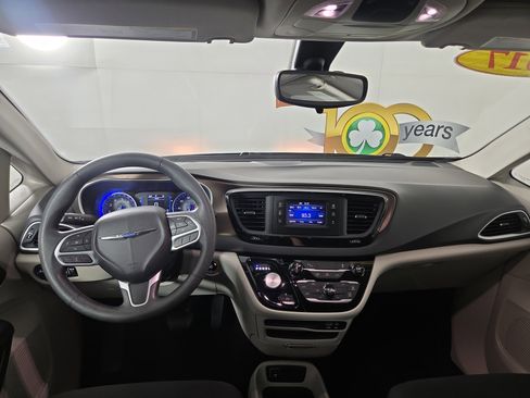 Used 2017 Chrysler Pacifica LX w/ Tire & Wheel Group image 14