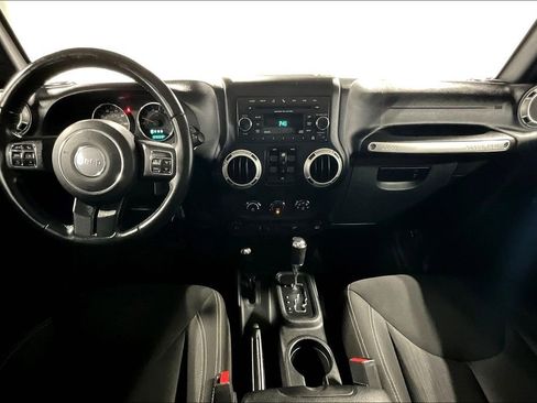 Used 2016 Jeep Wrangler Unlimited Rubicon w/ Connectivity Group image 18