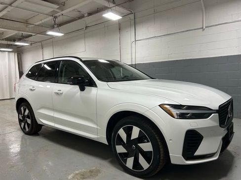 Used 2024 Volvo XC60 T8 Plus w/ Climate Package image 4