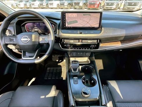 Certified 2025 Nissan Rogue Platinum image 7