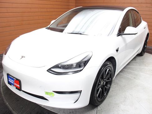 Used 2023 Tesla Model 3 Standard Range image 25