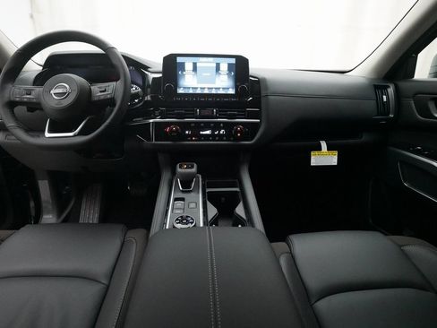 Certified 2025 Nissan Pathfinder SL image 5