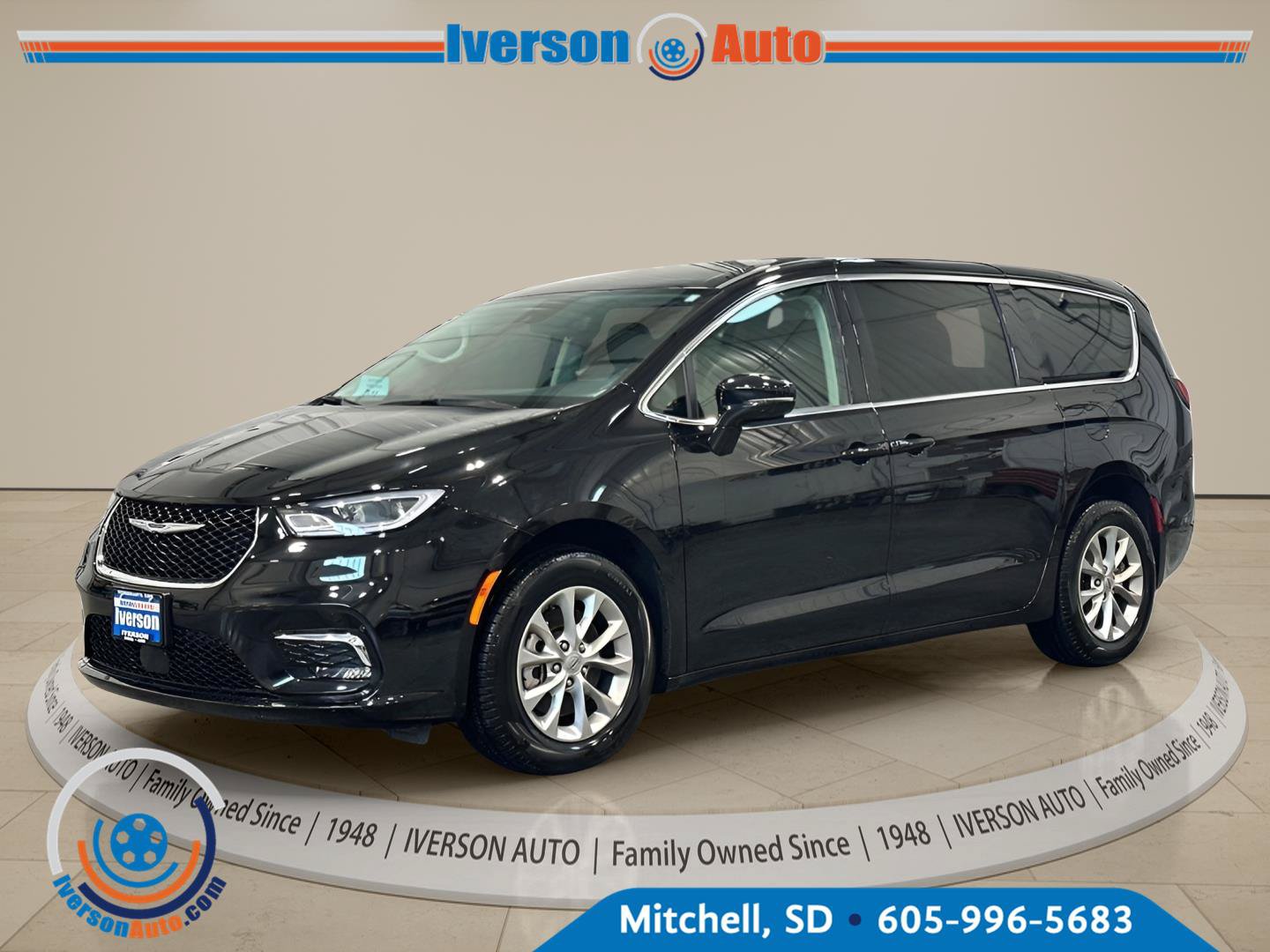 Used 2024 Chrysler Pacifica Touring-L AWD/4WD image 5