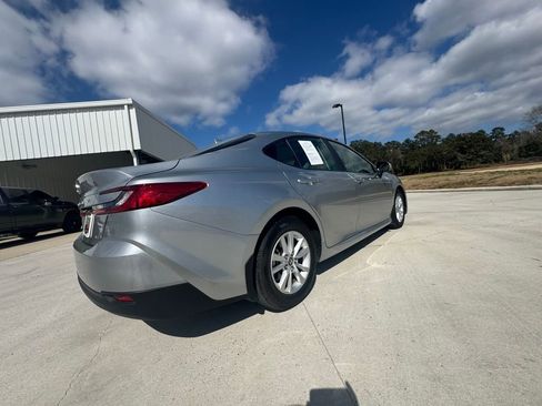 Used 2025 Toyota Camry LE w/ Convenience Package image 13
