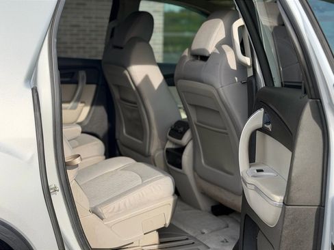 Used 2011 GMC Acadia SLE FWD image 8