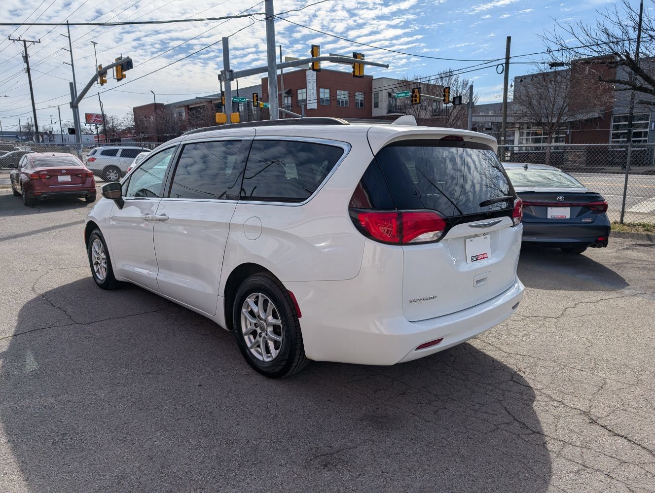 Used 2020 Chrysler Voyager Lxi FWD image 8
