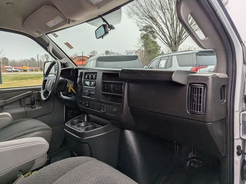 Used 2024 GMC Savana 2500 w/ Driver Convenience Package image 10