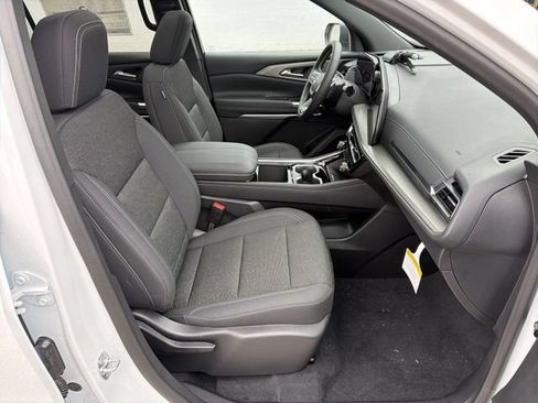 New 2026 Chevrolet Traverse LT w/ Sun and Wheel Package FWD image 27