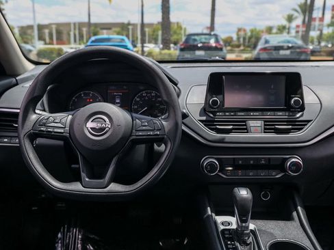 Used 2024 Nissan Altima 2.5 S FWD image 20