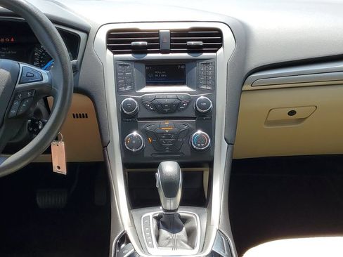 Used 2015 Ford Fusion SE FWD image 24