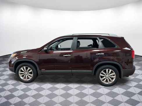 Used 2011 Kia Sorento LX w/ Convenience Pkg AWD/4WD image 2