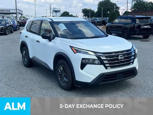 Used 2024 Nissan Rogue S FWD image 3