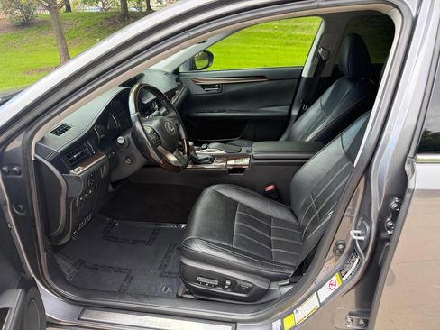 Used 2017 Lexus ES 350 w/ Luxury Package FWD image 14