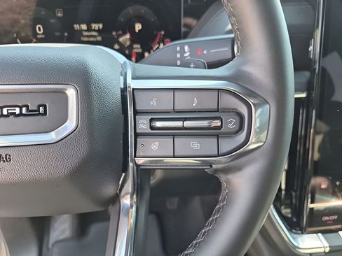 Used 2025 GMC Yukon XL Denali image 35