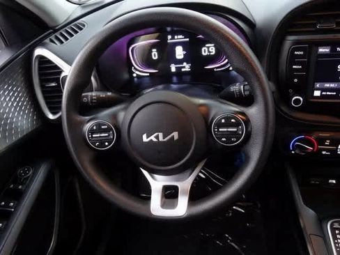 Used 2023 Kia Soul LX image 11