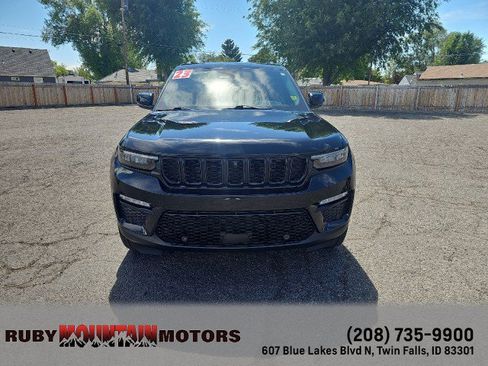 Used 2023 Jeep Grand Cherokee Limited w/ Luxury Tech Group II AWD/4WD image 2