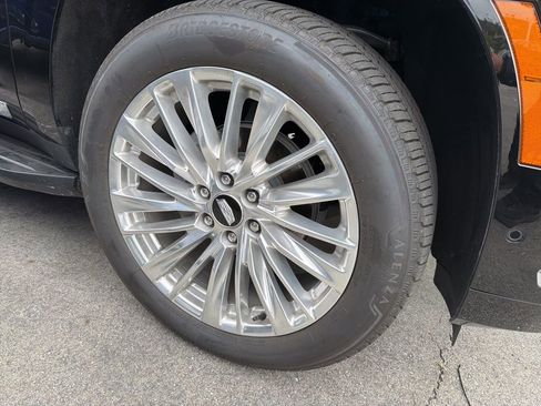 Certified 2025 Cadillac Escalade ESV Premium Luxury image 4