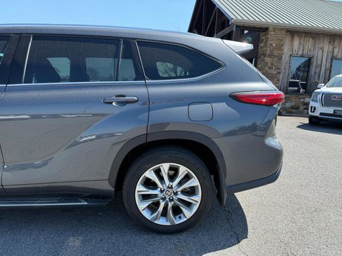 Used 2021 Toyota Highlander Limited image 41