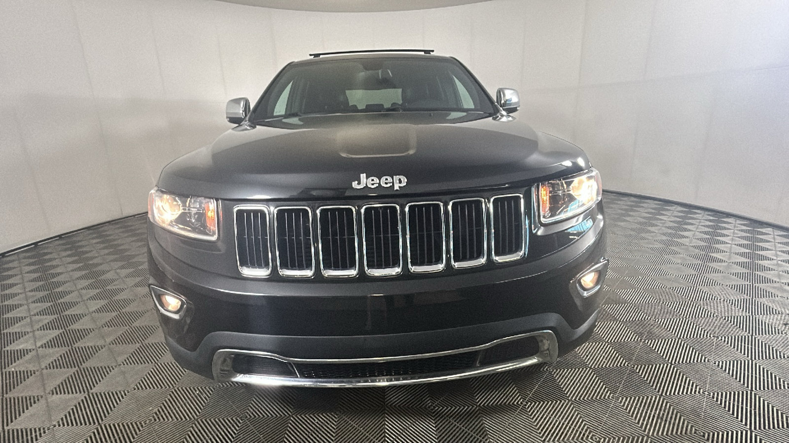 Used 2015 Jeep Grand Cherokee Limited w/ Trailer Tow Group IV AWD/4WD image 9