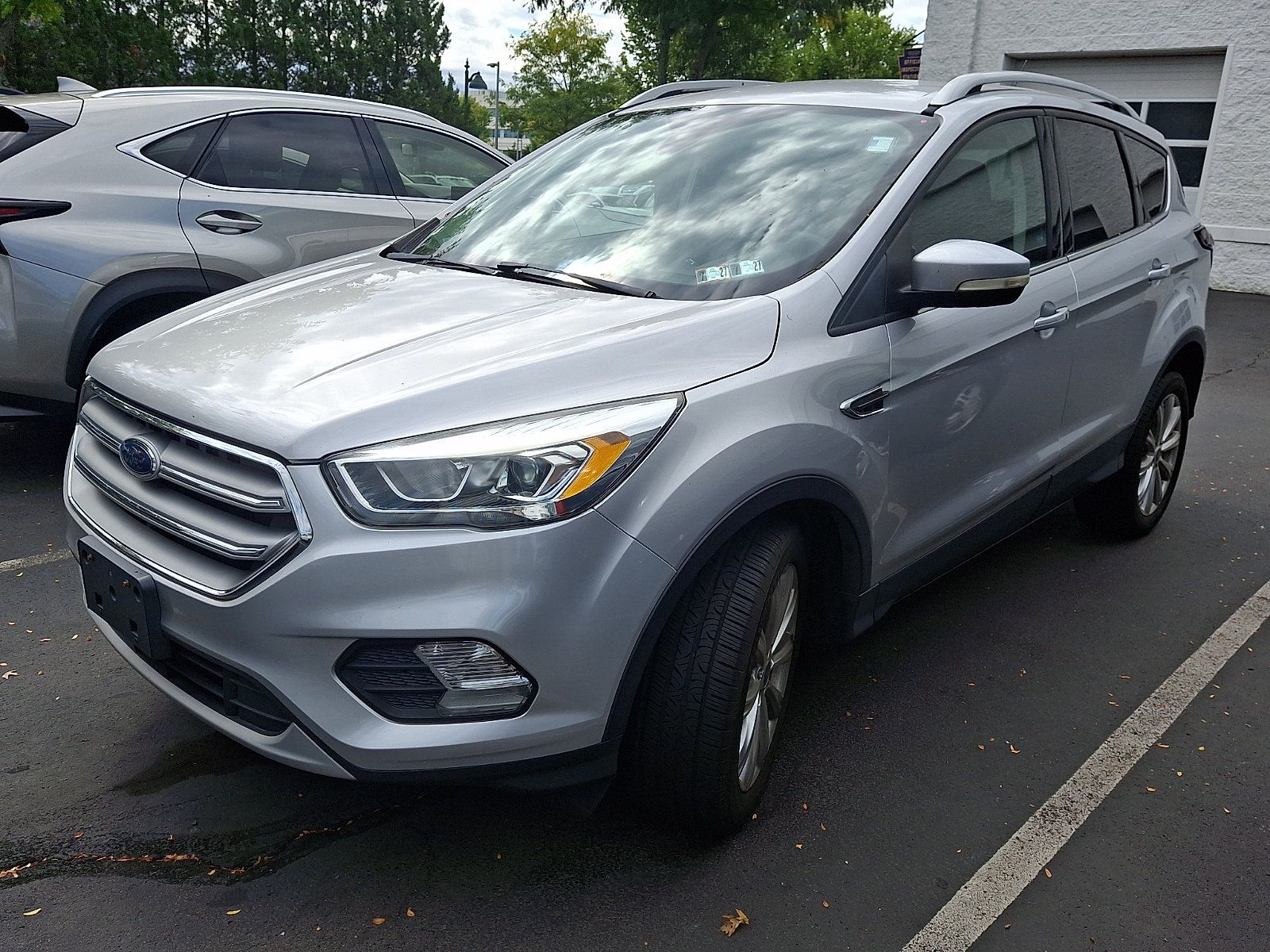 Used 2017 Ford Escape Titanium AWD/4WD image 2