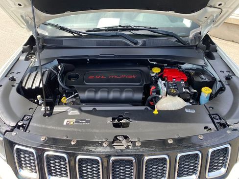 Used 2019 Jeep Compass Latitude w/ Cold Weather Group AWD/4WD image 21