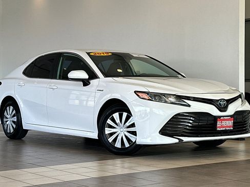 Certified 2019 Toyota Camry LE image 2
