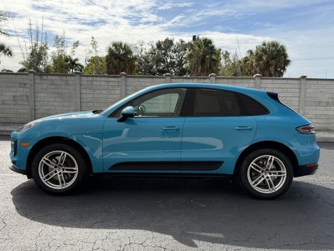 Certified 2019 Porsche Macan image 2