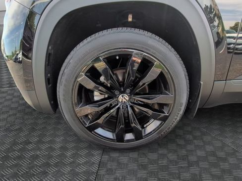 Used 2023 Volkswagen Atlas Cross Sport SE w/ Black Wheel Package AWD/4WD image 13