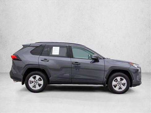 Used 2019 Toyota RAV4 XLE image 4