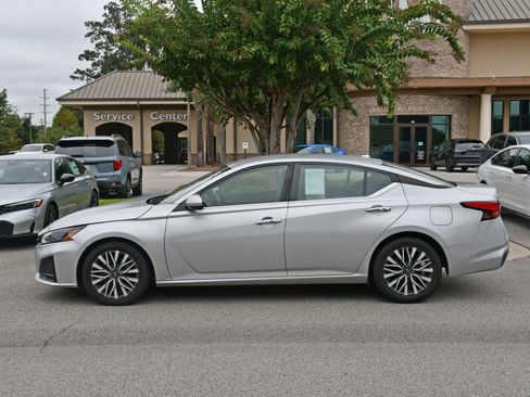 Used 2023 Nissan Altima 2.5 SV image 2