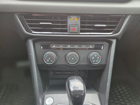 Used 2022 Volkswagen Taos SE FWD image 23
