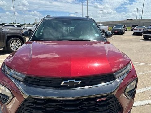 Used 2022 Chevrolet TrailBlazer RS w/ Sun and Liftgate Package FWD image 2