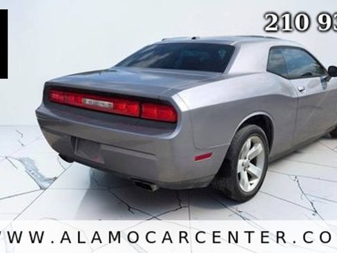 Used 2014 Dodge Challenger SXT RWD image 6
