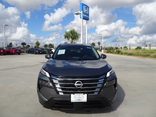 Used 2025 Nissan Rogue SV FWD image 2