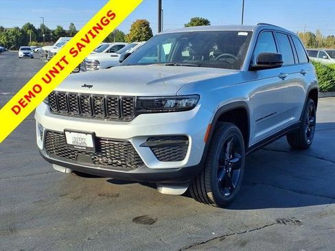 New 2025 Jeep Grand Cherokee 4WD image 24