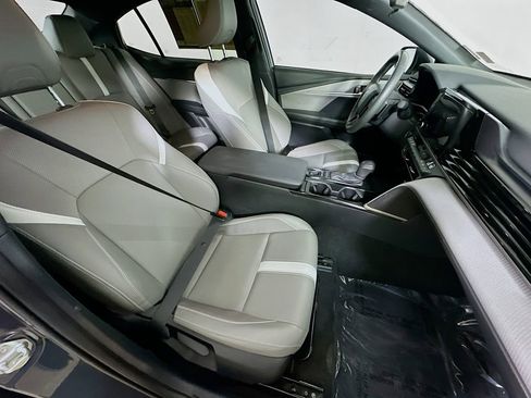 Used 2025 Toyota Camry SE FWD image 12