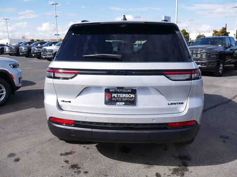 New 2025 Jeep Grand Cherokee Limited w/ Luxury Tech Group II image 15